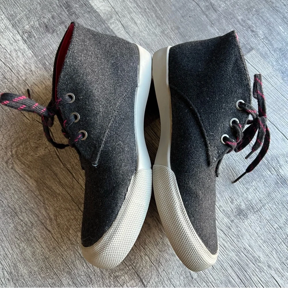 Seavees Boots Sneakers Gray Women's Size 7